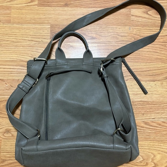 Antik Kraft olive Messenger Bag with Convertible Design and Minimalist Aesthetic - Picture 2 of 7